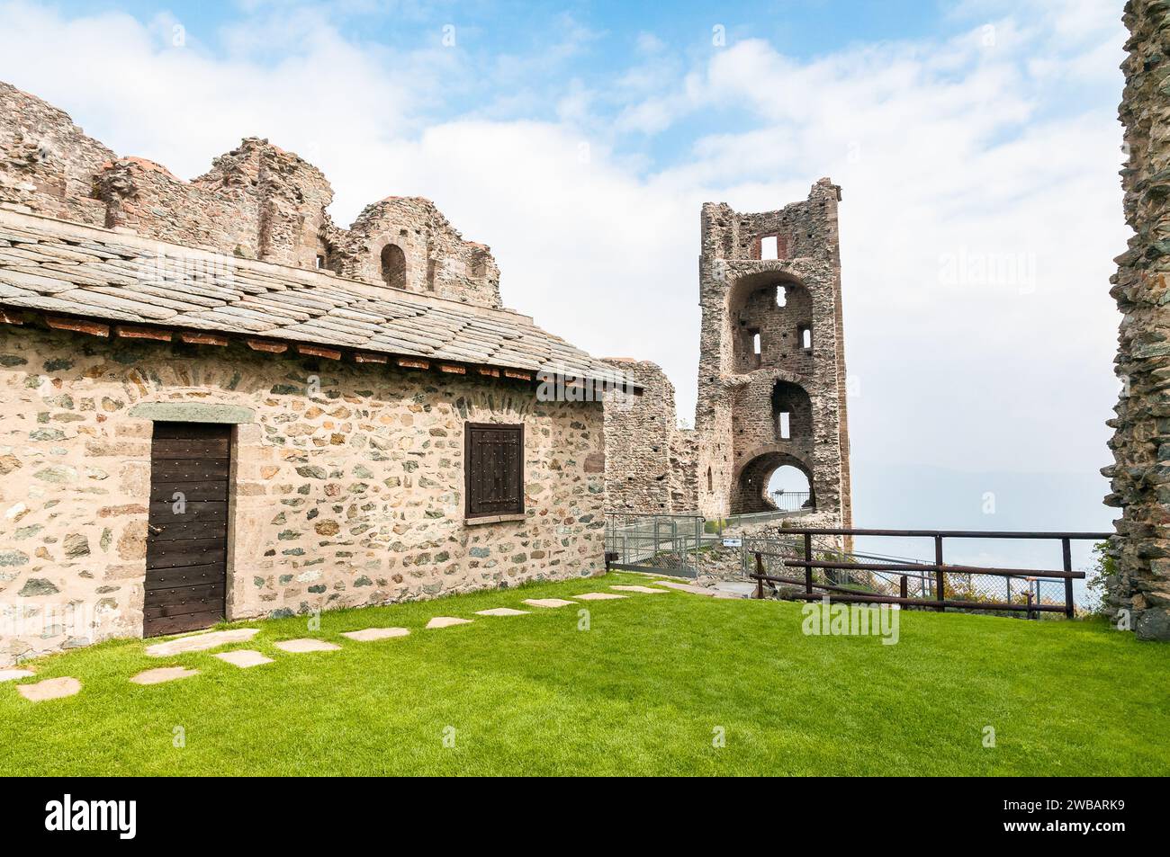 Torre della Campana Alda della Sacra San Michele o San L'Abbazia di Michele è un complesso religioso sul Monte Pirchiriano, in provincia di Torino, Piemonte, Italia Foto Stock