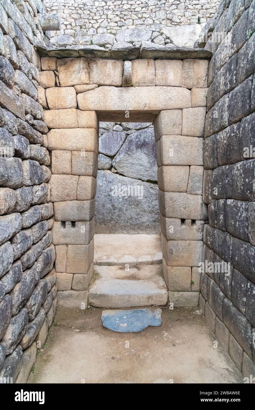 Edifici vuoti in pietra di granito a Machu Picchu in Perù Foto Stock
