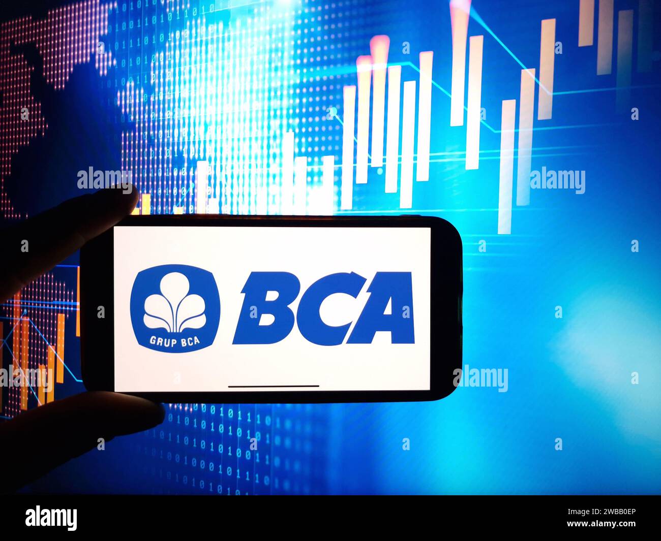 Konskie, Polonia - 7 gennaio 2024: Logo aziendale Bank Central Asia visualizzato sullo schermo del telefono cellulare Foto Stock