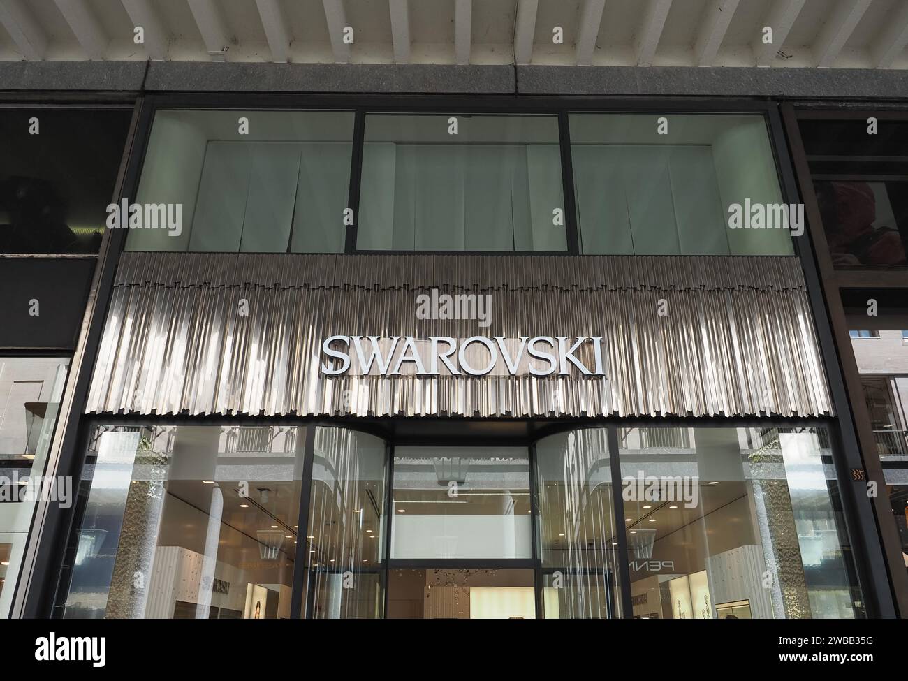 TORINO, ITALIA - SETTEMBRE 2022 CIRCA: Insegna Swarovsky Storefront Foto Stock