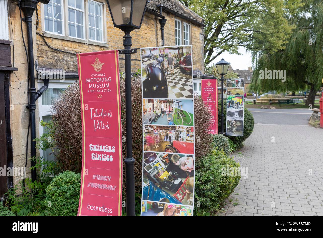 Il Cotswold Motoring Museum and Toy Collection a Bourton on the Water, The Cotswolds, Gloucestershire, Regno Unito, 2023 Foto Stock