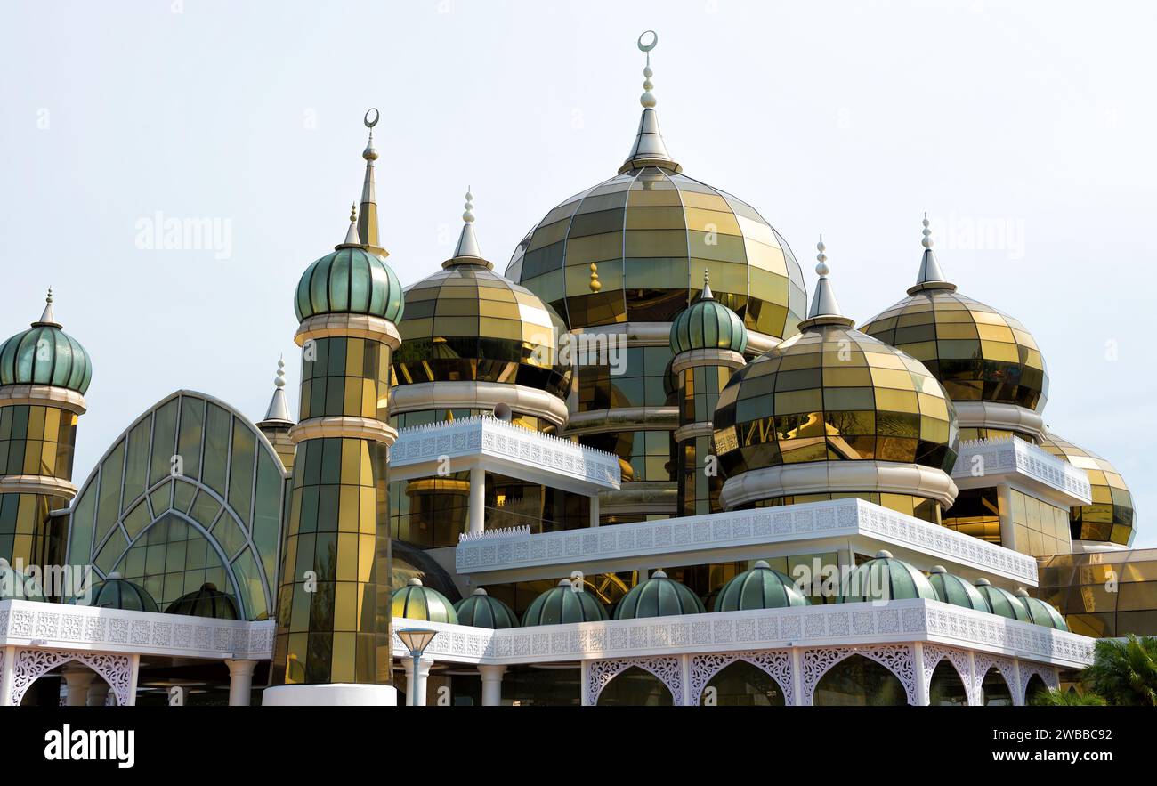 Moschea di cristallo, Terengganu, Malesia - Una grande struttura fatta di acciaio, vetro e cristallo. La moschea si trova presso l'Islamic Heritage Park sull'islan Foto Stock