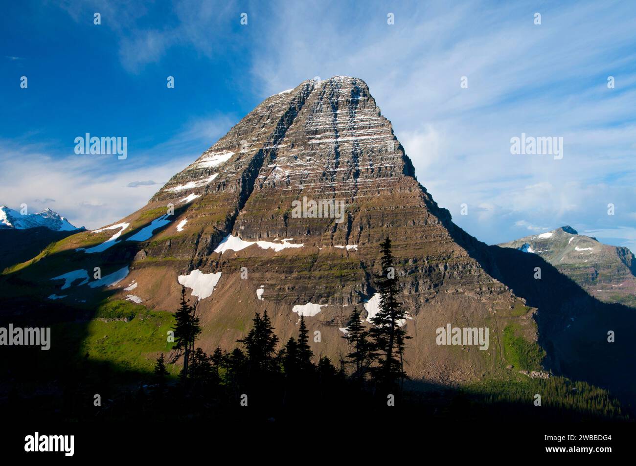 Bearhat Mountain da nascosto lago Trail, il Glacier National Park Montana Foto Stock