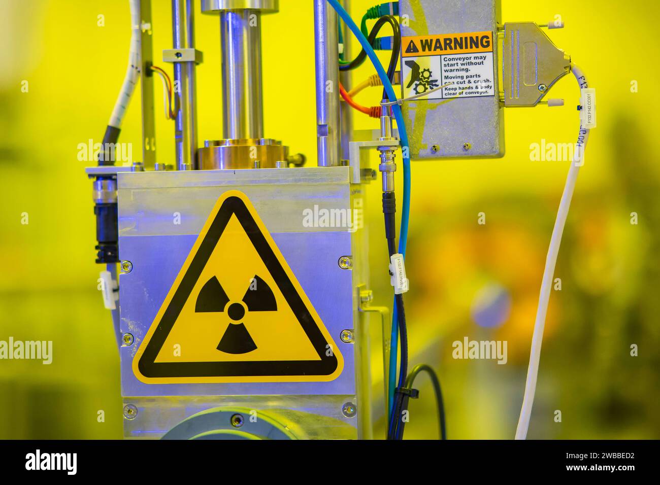 Prototyp zur Hochkontrast-Live-Bildgebung in der Protonentherapie eingeweiht Krebspatientinnen und Patienten während ihrer Bestrahlung mittels Echtzeit-MRT-Bildgebung zu überwachen und damit die Zielgenauigkeit der Protonentherapie deutlich zu verbn dieses Ziel haben sich Sächsische und Medizsich zsich zenszenschschen und und und und und und und und und und und und und und und und und und und und und und und Medizenszenschkontrast-Bildgebung-Bildgebung. A Dresda ist eine weltweit einzigartige Kombination aus einem sich um den Patienten drehbaren Ganzkörper-MRT-Gerät zur Echtzeit-Bildgebung und einer Protonentherapieanlage en Foto Stock