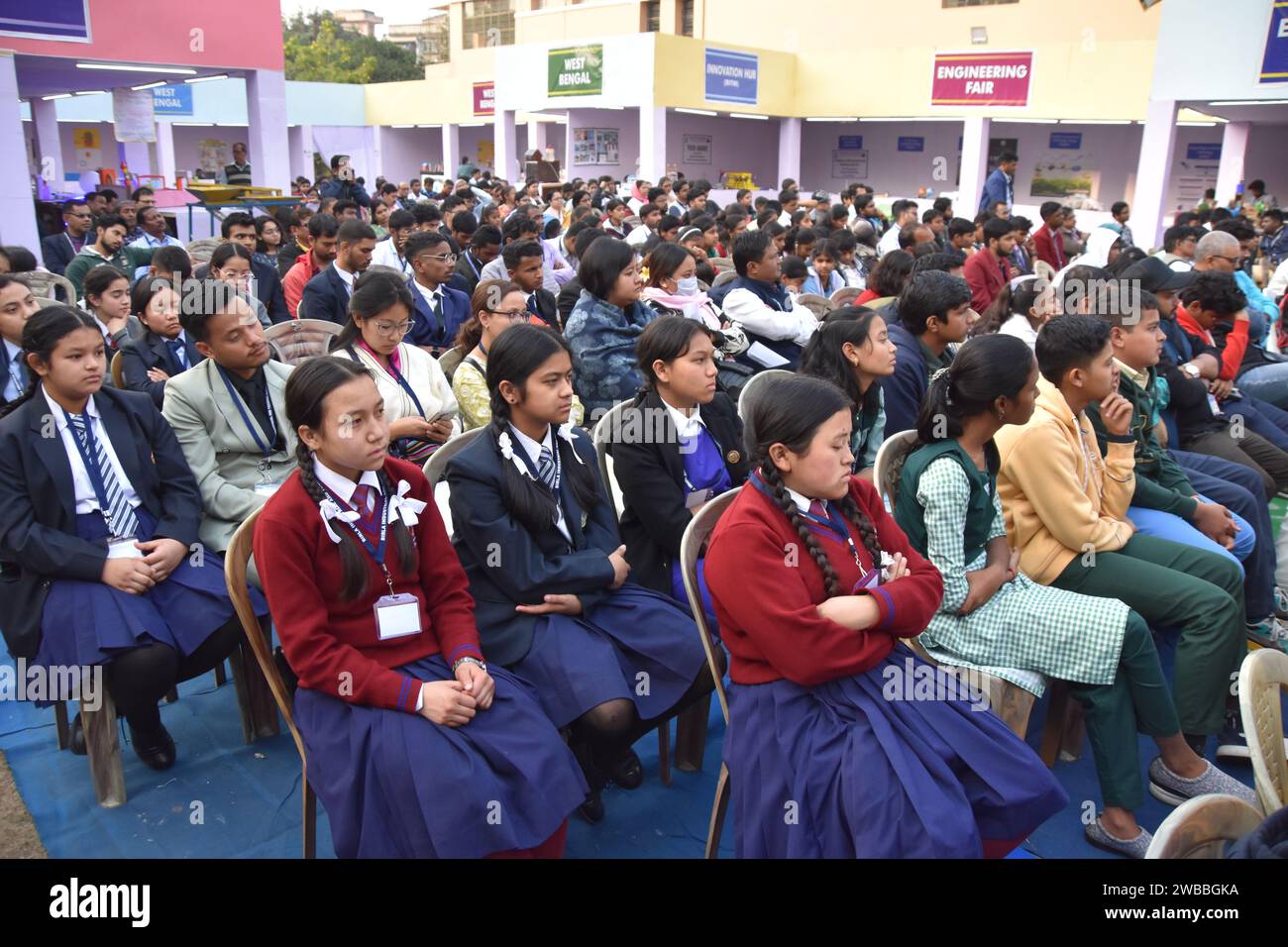 Menti curiose e scintille innovative sono state al centro della scena oggi, mentre la 47a Eastern India Science Fair (EISF) e la 21a Science & Engineering Fair (SEF) hanno aperto le loro porte al Birla Industrial & Technological Museum (BITM). Sotto l'insegna di "Scienza e tecnologia per la società", lo stravaganza di quattro giorni riunisce 284 scienziati in erba di Bihar, Odisha, Sikkim e Bengala Occidentale, mettendo in mostra 111 modelli con il potenziale di plasmare un futuro più luminoso. Una galassia di dignitari, tra cui il Prof. Abhijit Chakrabarti, ex Vice Cancelliere dell'Università di Jadavpur e Presidente del BITM's Executiv Foto Stock