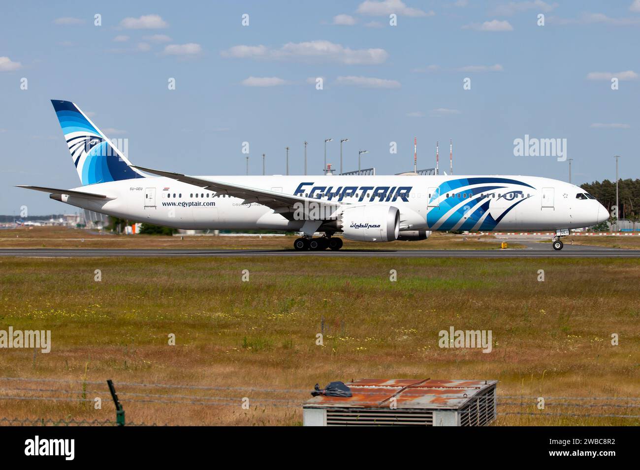 Francoforte, Germania. 3 giugno 2023. Un Boeing 787-9 Dreamliner di EgyptAir in partenza dall'aeroporto di Francoforte. Il Dreamliner egiziano ha 309 posti: 30 in Business Class e 279 in Economy. (Immagine di credito: © Fabrizio Gandolfo/SOPA Images via ZUMA Press Wire) SOLO EDITORIALE! Non per USO commerciale! Foto Stock