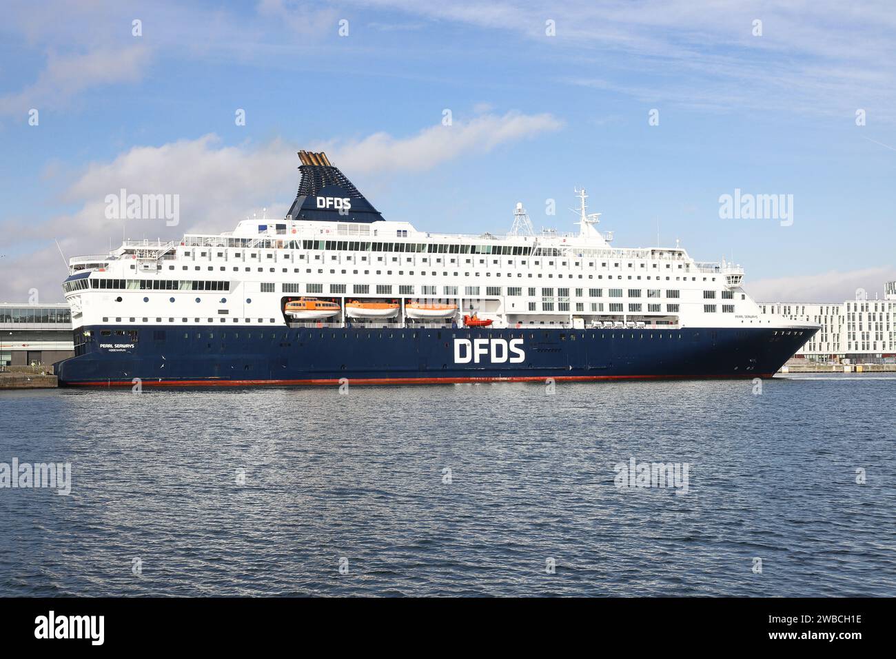 Copenaghen, Danimarca - 22 ottobre 2023: Vista laterale del traghetto DFDS Pearl Seaways quando si arriva da Oslo. Foto Stock