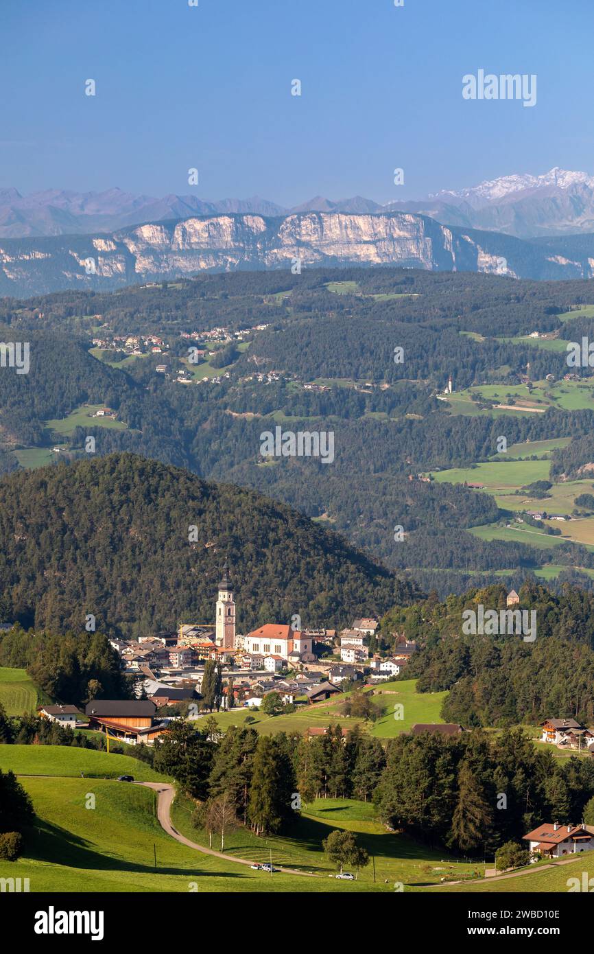 Veduta di Castelrotto nelle dolomiti, alto Adige, Italia Foto Stock