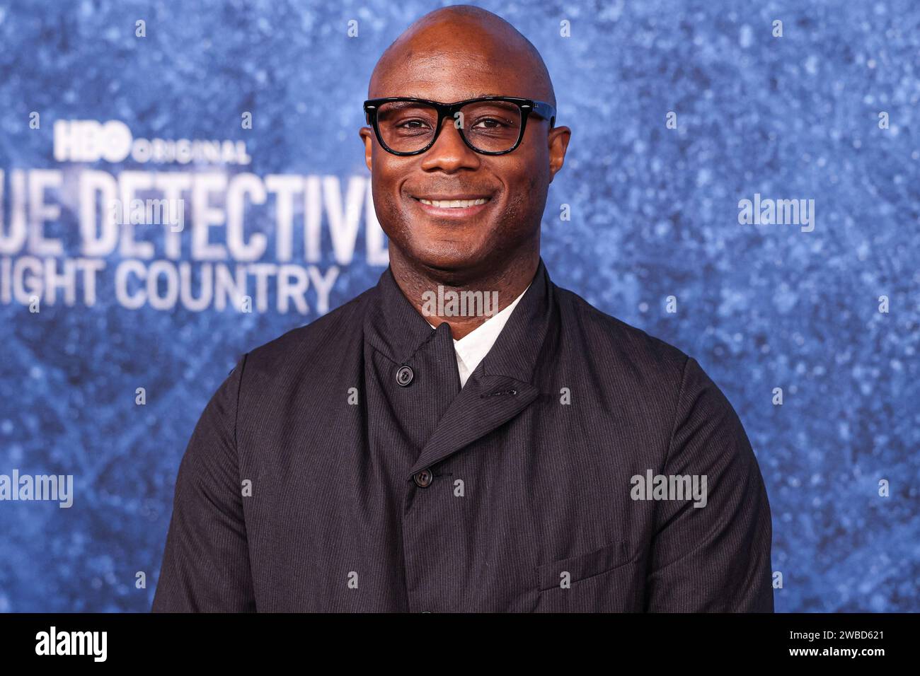 HOLLYWOOD, LOS ANGELES, CALIFORNIA, USA - GENNAIO 09: Barry Jenkins arriva alla Los Angeles Premiere della quarta stagione di "True Detective: Night Country" di HBO, tenutasi al Paramount Theatre presso i Paramount Pictures Studios il 9 gennaio 2024 a Hollywood, Los Angeles, California, Stati Uniti. (Foto di Xavier Collin/Image Press Agency) Foto Stock