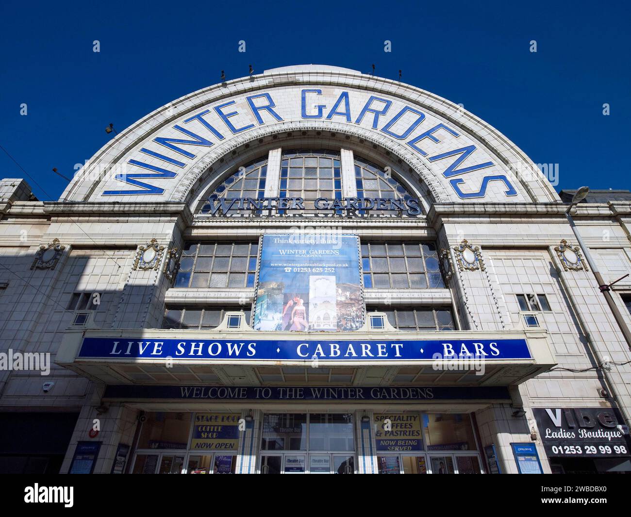 La facciata esterna dei famosi Winter Gardens, Blackpool, Inghilterra nord-occidentale, Regno Unito Foto Stock