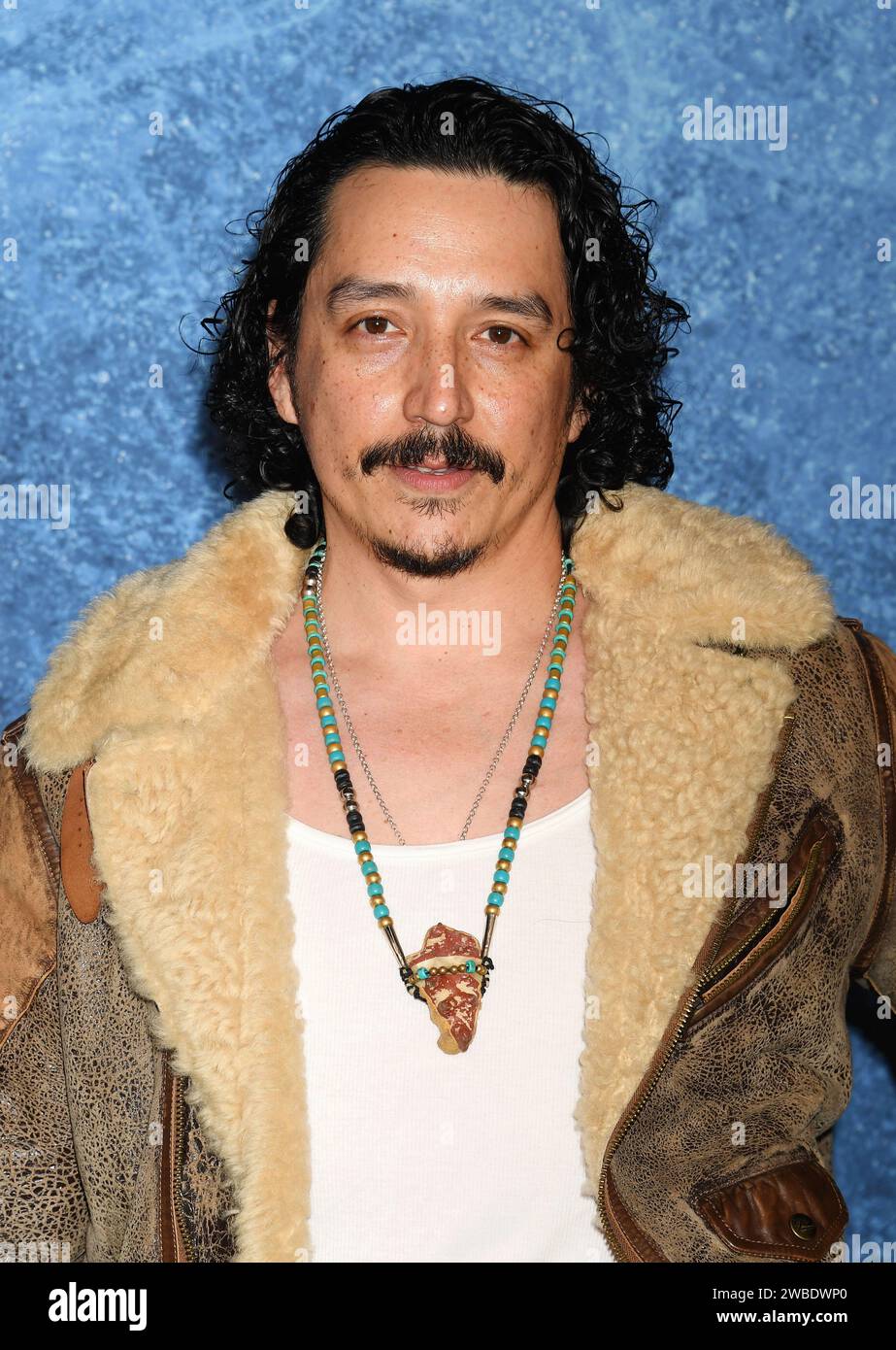 Los Angeles, California, USA. 9 gennaio 2024. Gabriel Luna partecipa alla prima di Los Angeles della Warner Bros. "True Detective: Night Country" al Paramount Theatre il 9 gennaio 2024 a Los Angeles, California. Crediti: Jeffrey Mayer/JTM Photos/Media Punch/Alamy Live News Foto Stock