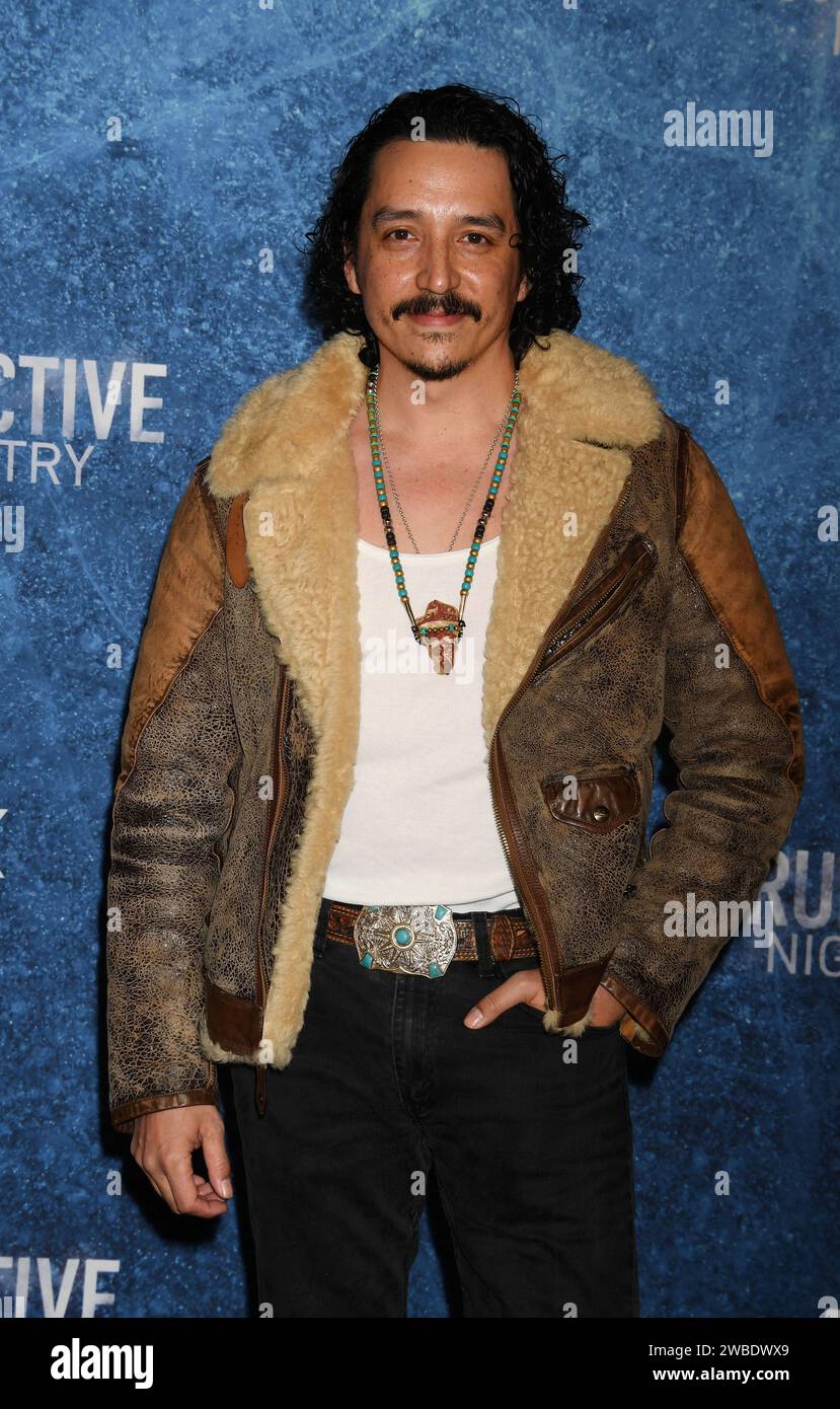 Los Angeles, California, USA. 9 gennaio 2024. Gabriel Luna partecipa alla prima di Los Angeles della Warner Bros. "True Detective: Night Country" al Paramount Theatre il 9 gennaio 2024 a Los Angeles, California. Crediti: Jeffrey Mayer/JTM Photos/Media Punch/Alamy Live News Foto Stock