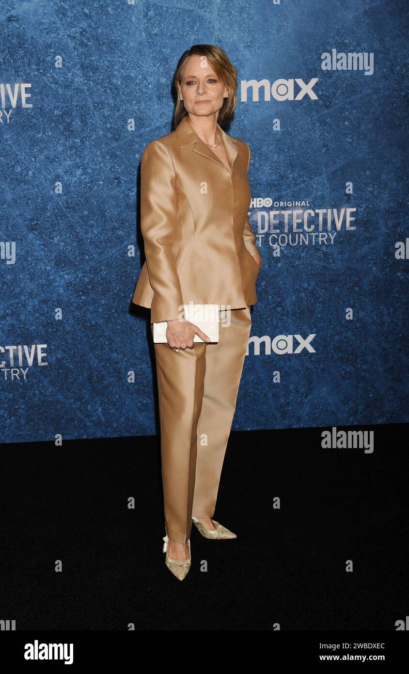 Los Angeles, California, USA. 9 gennaio 2024. Jodie Foster partecipa alla prima di Los Angeles della Warner Bros. "True Detective: Night Country" al Paramount Theatre il 9 gennaio 2024 a Los Angeles, California. Crediti: Jeffrey Mayer/JTM Photos/Media Punch/Alamy Live News Foto Stock