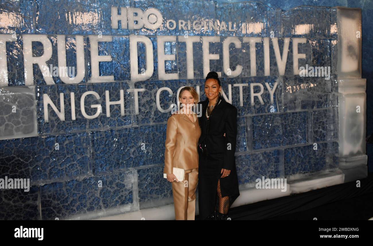 Los Angeles, California, USA. 9 gennaio 2024. (L-R) Jodie Foster e Kali Reis assistono alla prima di Los Angeles della Warner Bros. "True Detective: Night Country" al Paramount Theatre il 9 gennaio 2024 a Los Angeles, California. Crediti: Jeffrey Mayer/JTM Photos/Media Punch/Alamy Live News Foto Stock