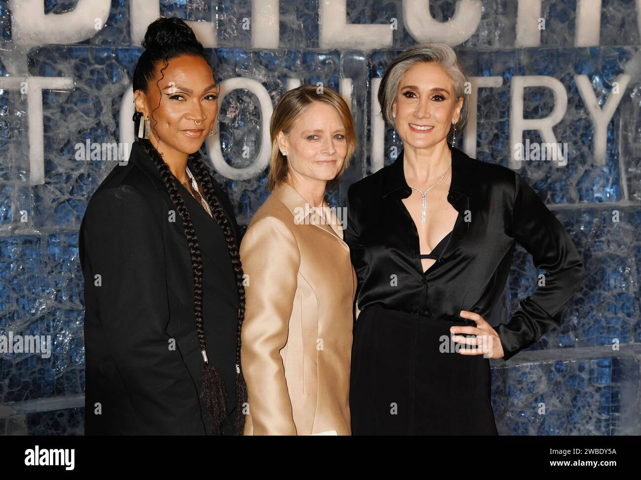 Los Angeles, California, USA. 9 gennaio 2024. (L-R) Kali Reis, Jodie Foster e Issa López assistono alla prima di Los Angeles della Warner Bros.' "True Detective: Night Country" al Paramount Theatre il 9 gennaio 2024 a Los Angeles, California. Crediti: Jeffrey Mayer/JTM Photos/Media Punch/Alamy Live News Foto Stock
