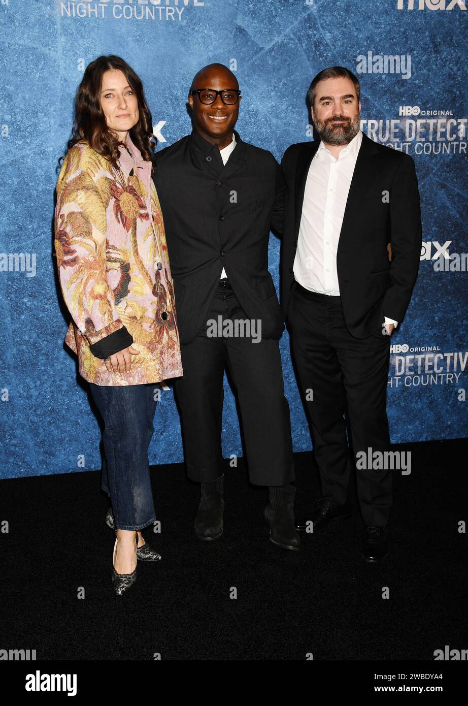 Los Angeles, California, USA. 9 gennaio 2024. (L-R) Adele Romanski, Barry Jenkins e Mark Ceryak assistono alla prima di Los Angeles della Warner Bros.' "True Detective: Night Country" al Paramount Theatre il 9 gennaio 2024 a Los Angeles, California. Crediti: Jeffrey Mayer/JTM Photos/Media Punch/Alamy Live News Foto Stock