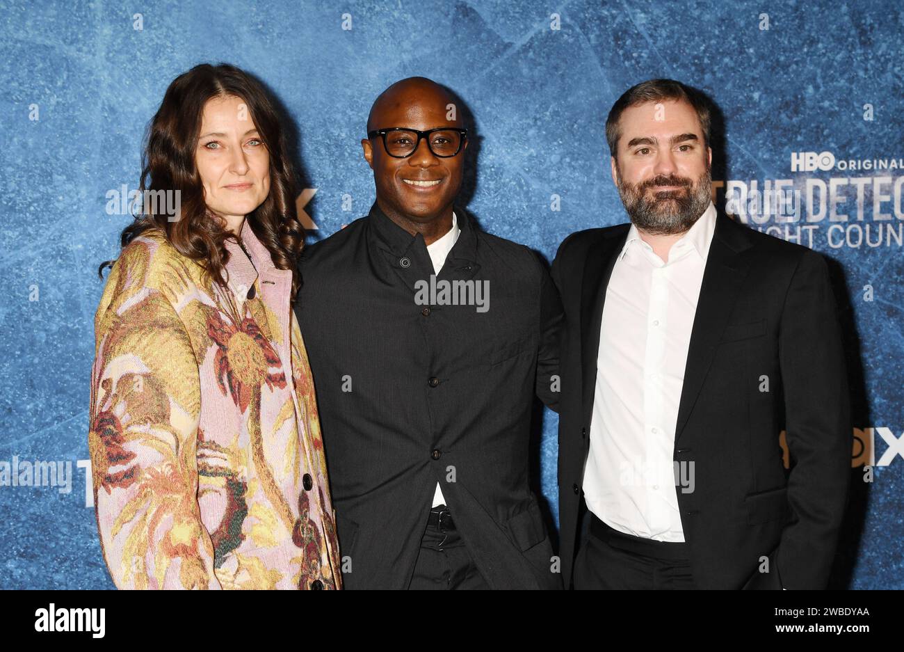 Los Angeles, California, USA. 9 gennaio 2024. (L-R) Adele Romanski, Barry Jenkins e Mark Ceryak assistono alla prima di Los Angeles della Warner Bros.' "True Detective: Night Country" al Paramount Theatre il 9 gennaio 2024 a Los Angeles, California. Crediti: Jeffrey Mayer/JTM Photos/Media Punch/Alamy Live News Foto Stock
