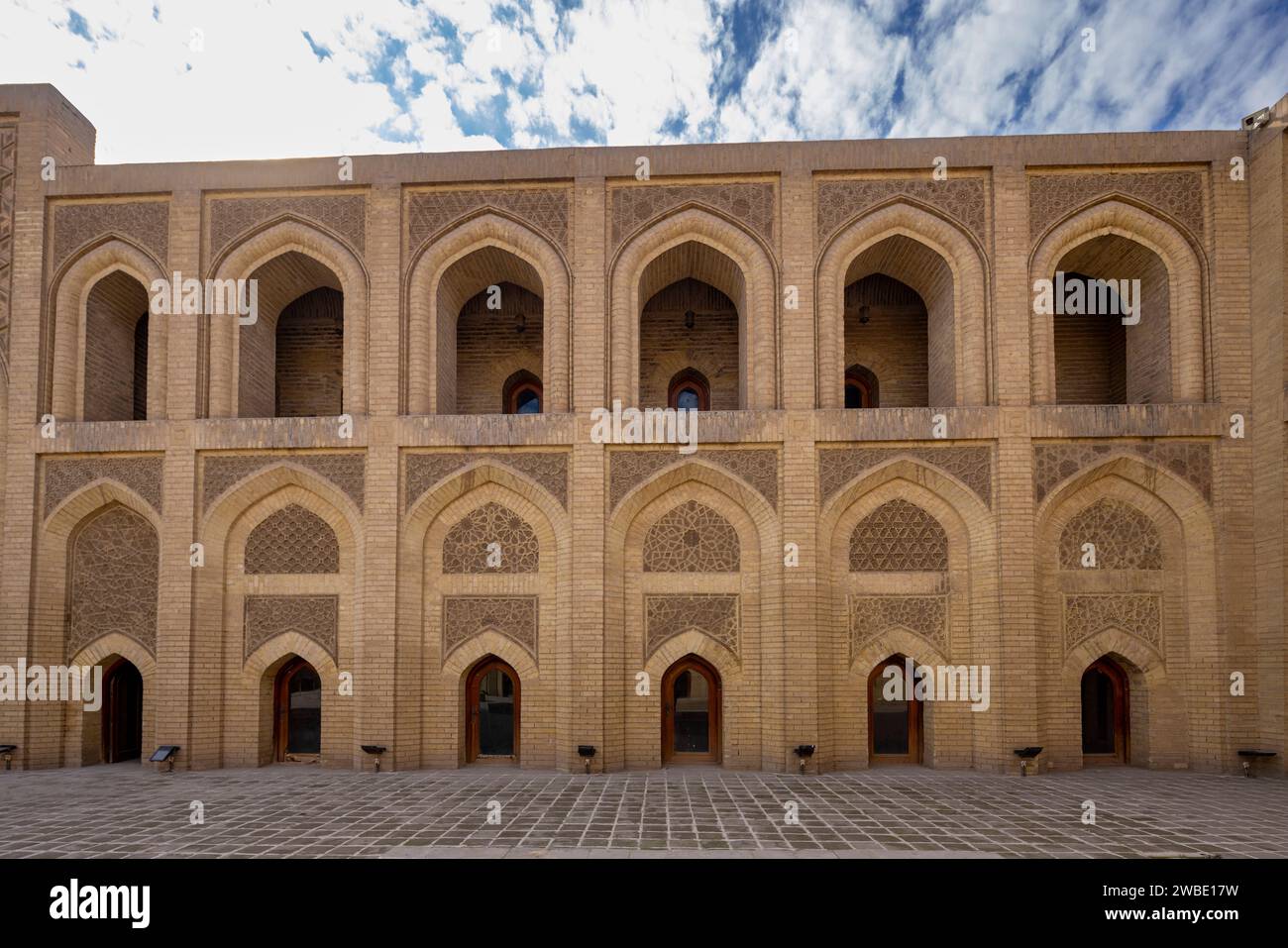 Vista del cortile interno, della Madrasa Mustansiriya, dell'epoca abbaside 1227 d.C., Baghdad, Iraq Foto Stock
