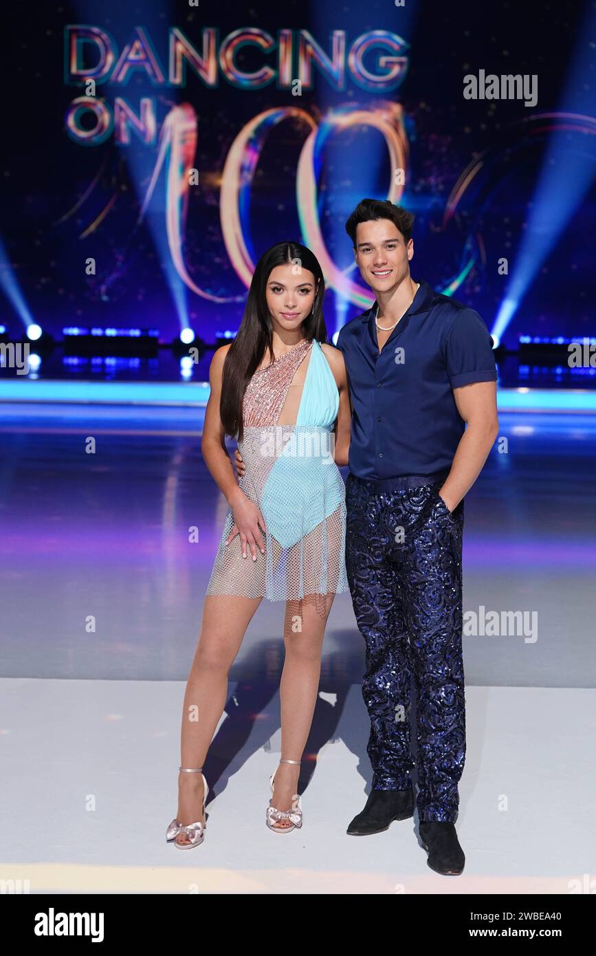 Vanessa Bauer e Miles Nazaire durante il lancio della stampa per la prossima serie di Dancing on Ice, ai Bovingdon Studios di Hemel Hempstead, Hertfordshire. Data foto: Mercoledì 10 gennaio 2024. Foto Stock