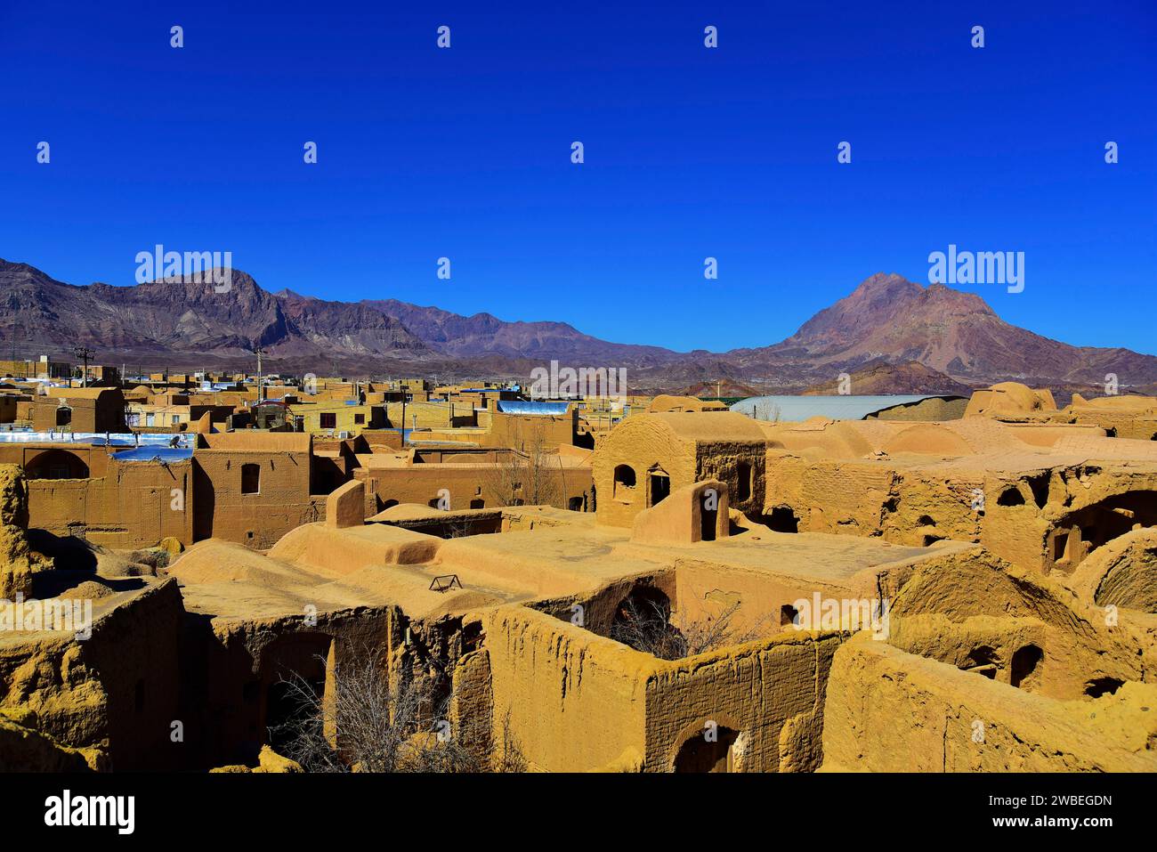 La città fantasma abbandonata e le rovine di Kharanaq dell'antica città/villaggio di Kharanaq, Yazd, Iran, risalente a 4.000 anni fa. Abitati da Zoroastriani Foto Stock