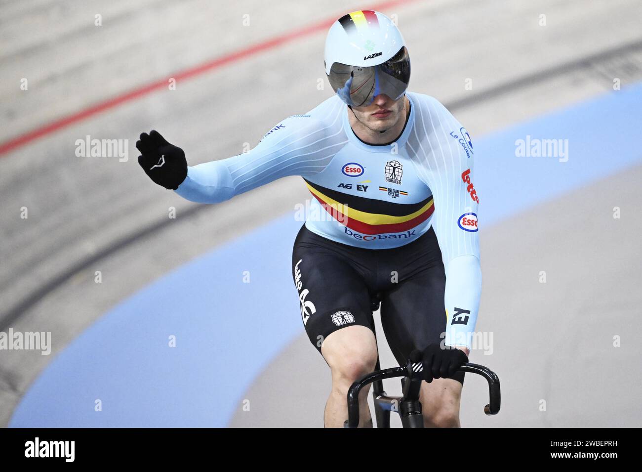 Apeldoorn, Paesi Bassi. 10 gennaio 2024. Il belga Matthijs Verhoeven raffigurato durante le qualifiche dell'evento maschile Team Sprint, ai Campionati europei UEC Track Elite 2024, ad Apeldoorn, Paesi Bassi, mercoledì 10 gennaio 2024. I Campionati europei si svolgono dal 10 al 14 gennaio. BELGA PHOTO DIRK WAEM Credit: Belga News Agency/Alamy Live News Foto Stock