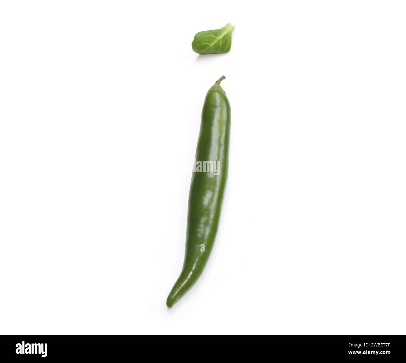 Lettera che ho fatto con insalata verde e peperoncino alfabetico ABC lettere maiuscole fatte di peperoncini, peperoni, per testo, enciclopedia, libro di cucina, cucina Foto Stock