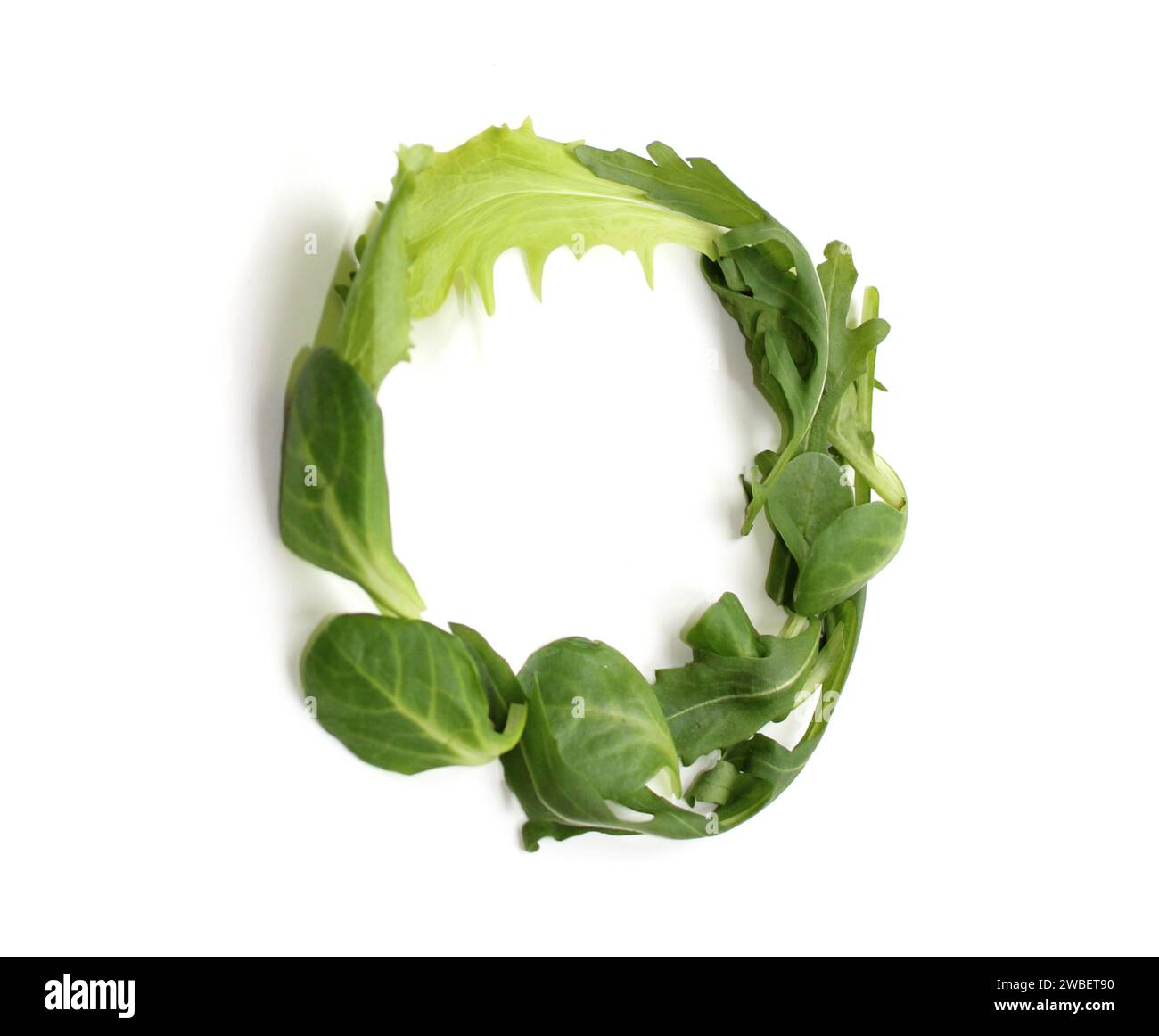 Numero 0, lettera o, cornice circolare da insalata verde alfabetico ABC lettera maiuscola per testi, enciclopedie, libro di cucina, libri di cucina, lettere isolate Foto Stock
