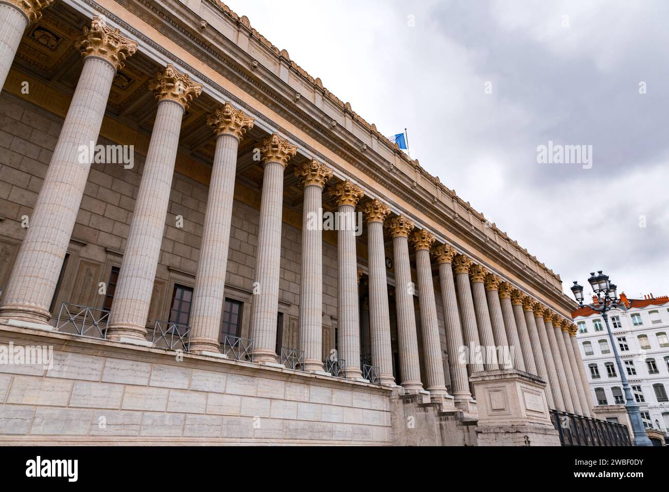 Lione, Francia - 30 gennaio 2022: La Corte d'appello di Lione, lo storico tribunale di Lione, in stile neoclassico, si trova in Place Duquaire nel quinto arrone Foto Stock