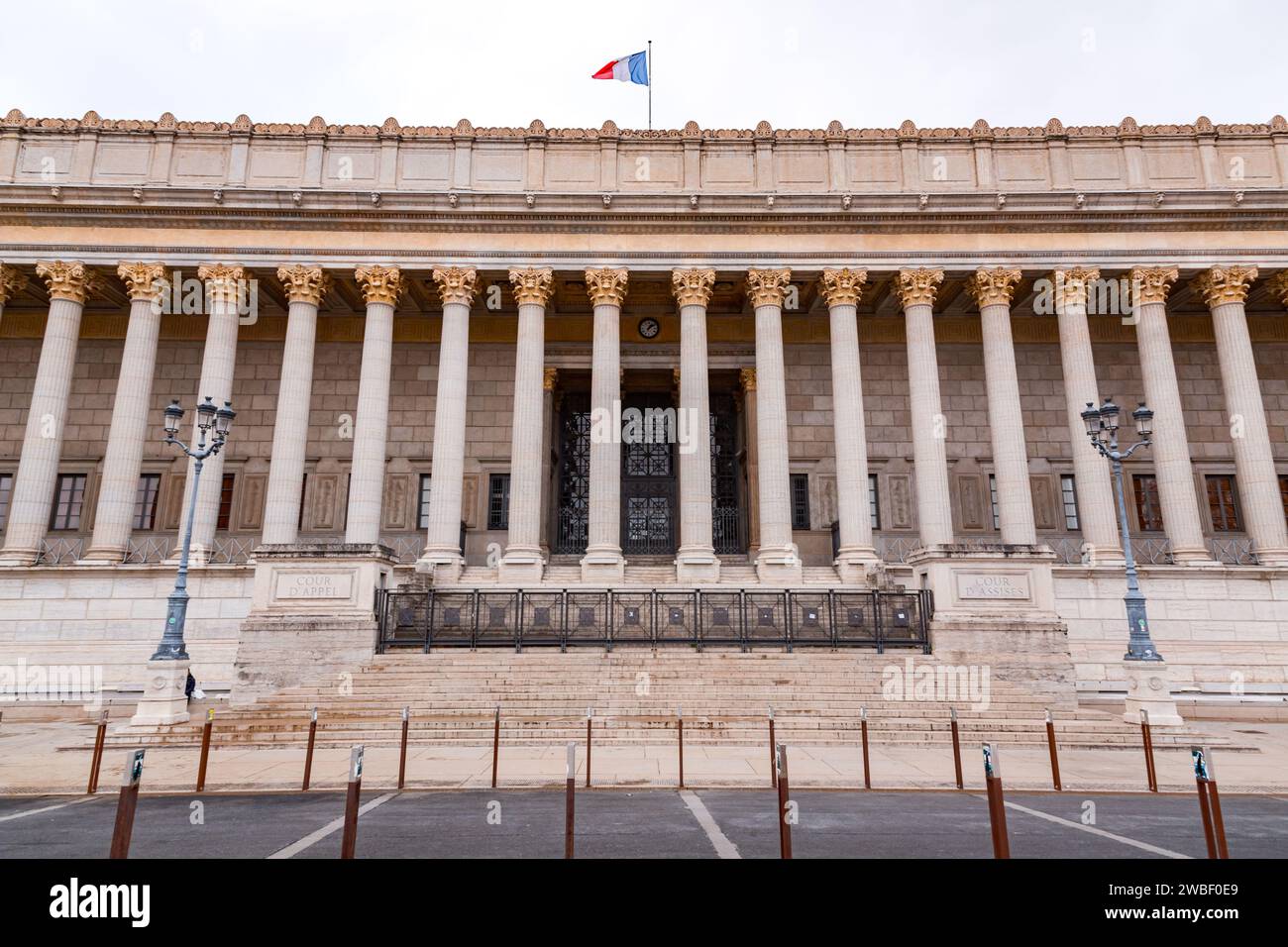 Lione, Francia - 30 gennaio 2022: La Corte d'appello di Lione, lo storico tribunale di Lione, in stile neoclassico, si trova in Place Duquaire nel quinto arrone Foto Stock