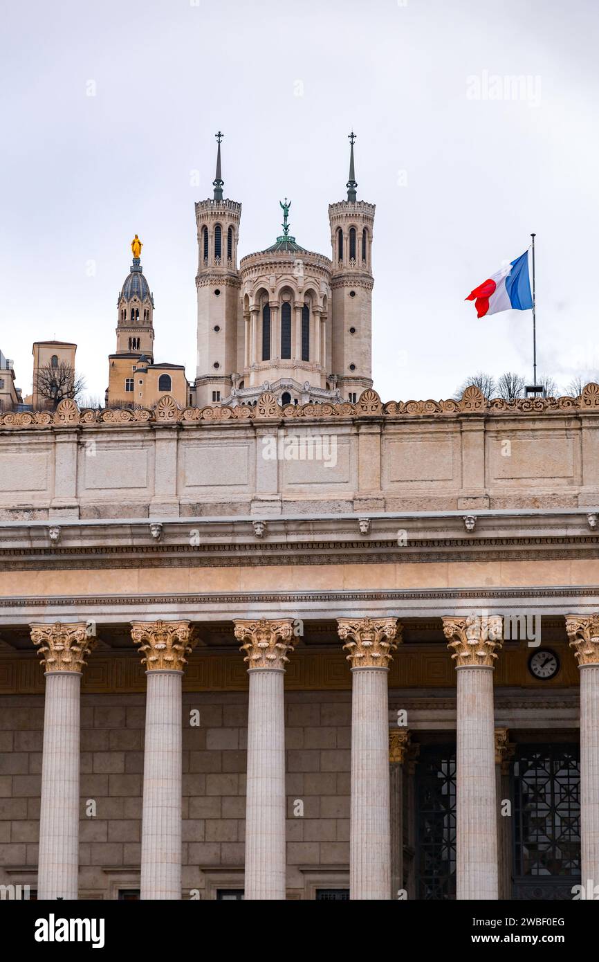 Lione, Francia - 30 gennaio 2022: La Corte d'appello di Lione, lo storico tribunale di Lione, in stile neoclassico, si trova in Place Duquaire nel quinto arrone Foto Stock