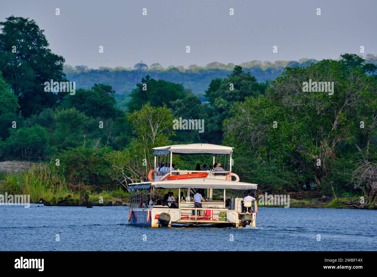 Zimbabwe, provincia settentrionale del Matabeleland, crociera sul fiume Zambesi Foto Stock