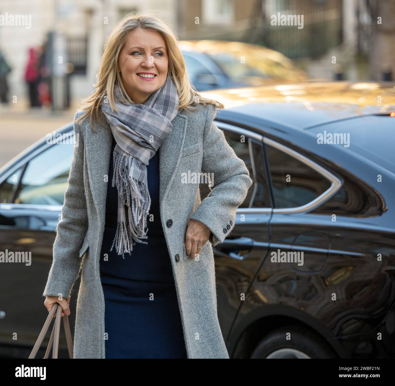 Londra, Regno Unito. 10 gennaio 2024. Esther McVey, Ministro senza portafoglio, arriva al Gabinetto di Londra Regno Unito crediti: Ian Davidson/Alamy Live News Foto Stock