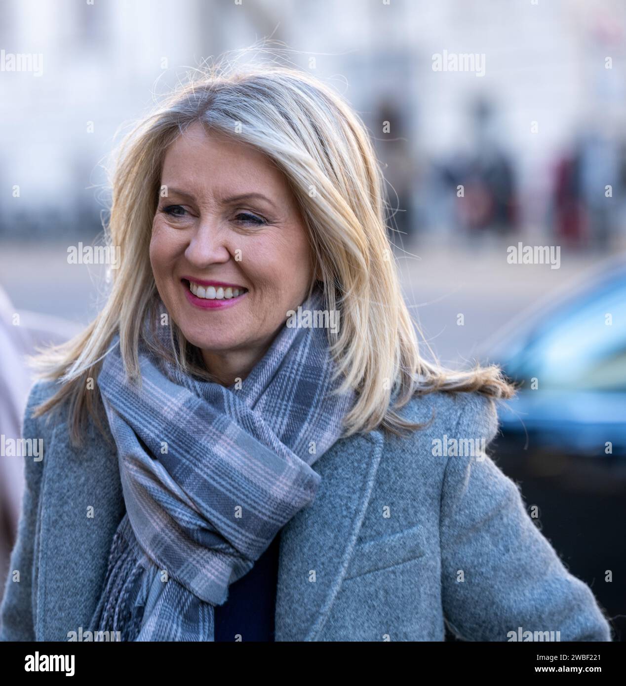 Londra, Regno Unito. 10 gennaio 2024. Esther McVey, Ministro senza portafoglio, arriva al Gabinetto di Londra Regno Unito crediti: Ian Davidson/Alamy Live News Foto Stock