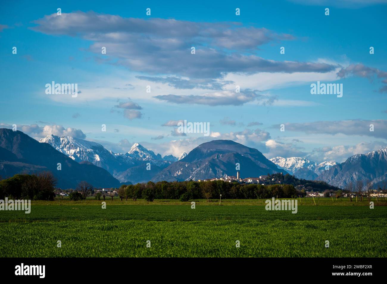 San Vito di Fagagna e le colline moreniche del Friuli. Chiesa di Tavella Foto Stock