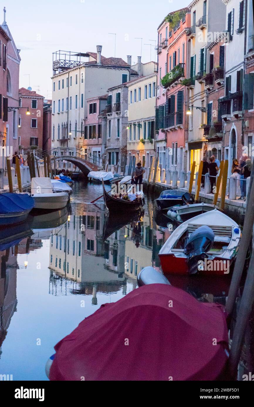 Gondola sul Rio della Eremite, Sestiere Dorsoduro, Venezia, Veneto, Italia Foto Stock