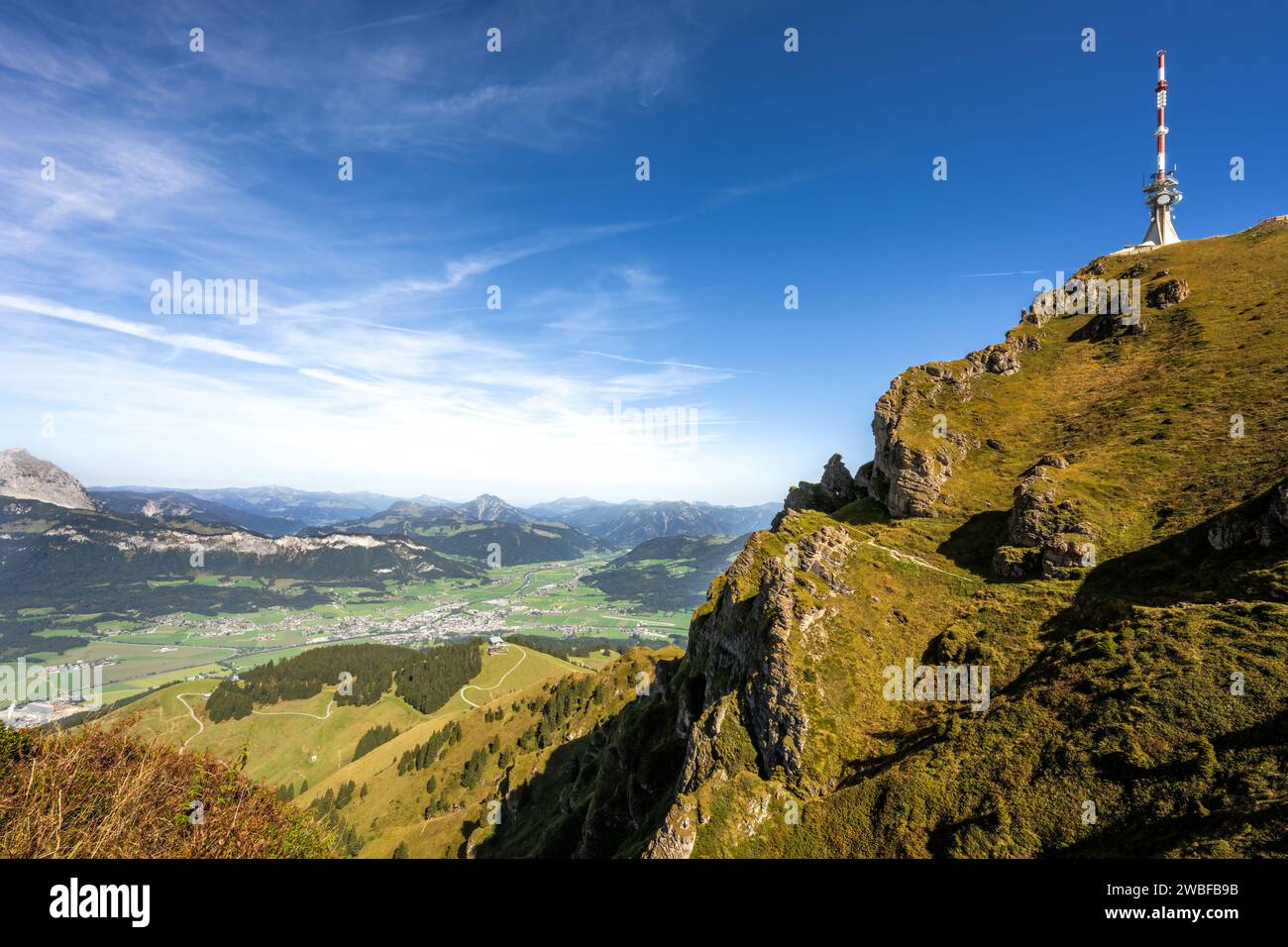Kitzbüheler torre di trasmissione del corno nelle alpi austriache Foto Stock
