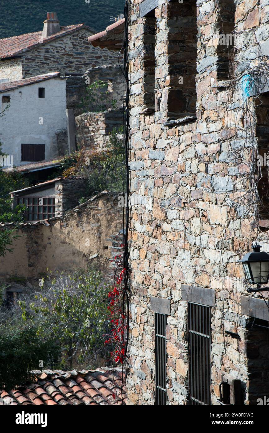 Tradizionali muri in pietra a Patones de Arriba, Madrid. Spagna Foto Stock