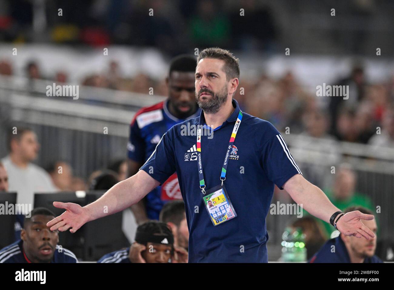 10.01.2024, Merkur Spiel-Arena, Düsseldorf, Men`s EHF Euro 2024, Frankreich ( fra ) vs Nordmazedonien ( MKD ) im Bild: Allenatore Guillaume Gille (Francia ). Foto © nordphoto GmbH/Freund Foto Stock