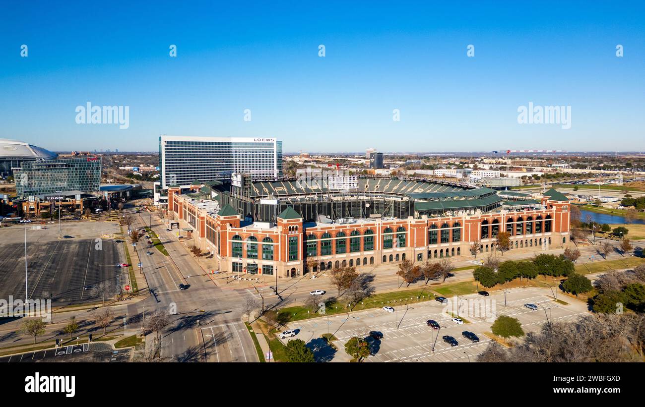 Arlington, Texas - 29 dicembre 2023: Il Choctaw Stadium, ex Globe Life Park, è uno stadio polivalente statunitense situato ad Arlington, Texas, tra Dallas Foto Stock