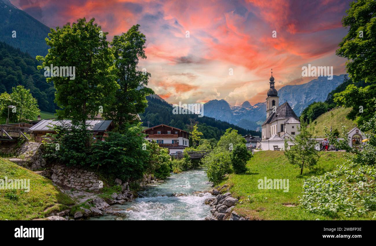 Ramsau vicino a Berchtesgaden con chiesa e alpi Foto Stock
