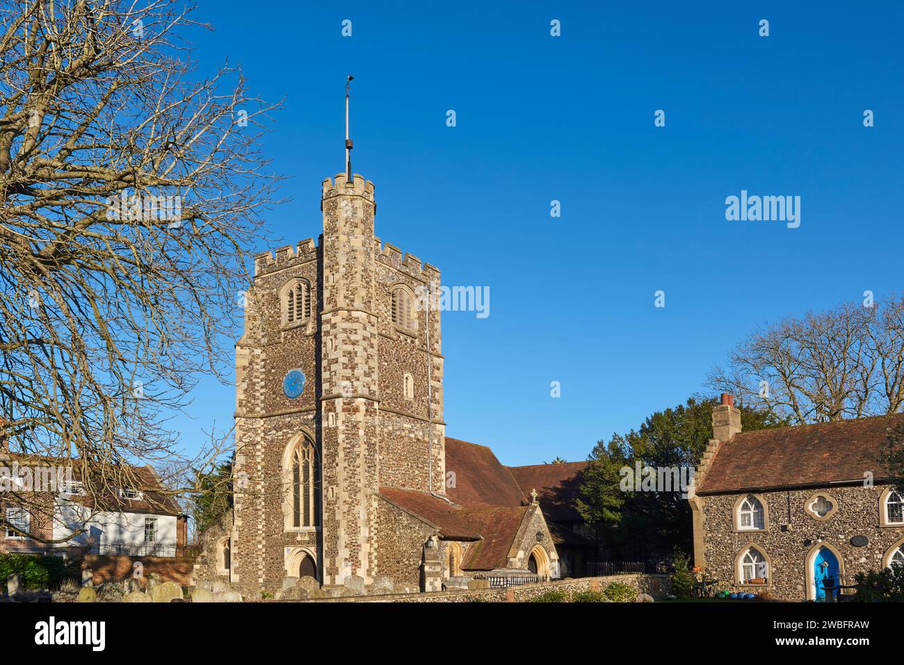 L'antico villaggio di Monken Hadley vicino a Barnet, Greater London UK, con la storica chiesa di Santa Maria Vergine, in inverno Foto Stock