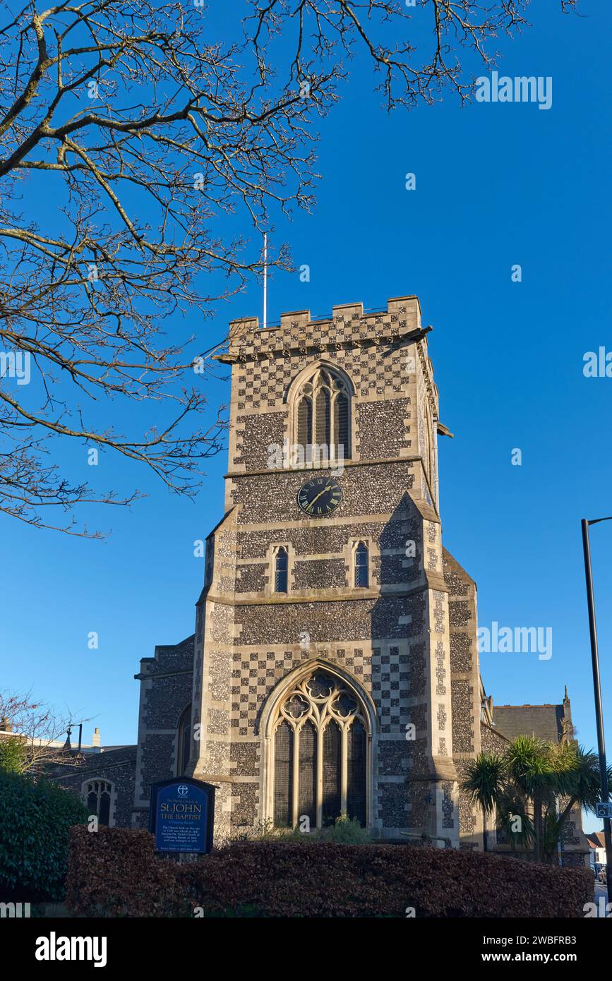 La torre della chiesa di San Giovanni Battista a Chipping Barnet, Greater London UK Foto Stock