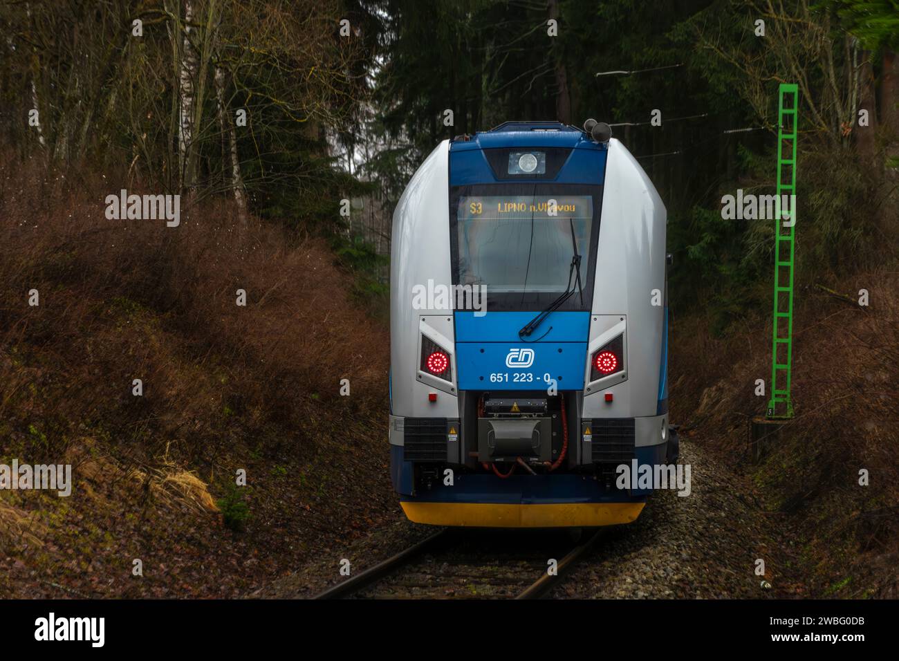 Nuovo treno elettrico moderno vicino al confine con l'Austria a Rybnik CZ 01 06 2024 Foto Stock