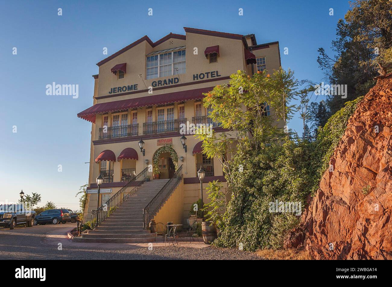 Jerome, Arizona, USA – 23 giugno 2011: Esterno del Jerome Hotel a Jerome, Arizona. Foto Stock