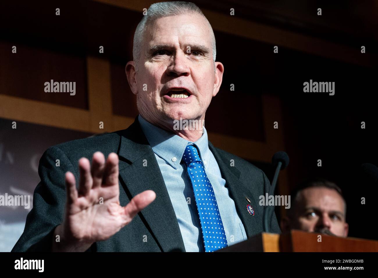 Washington, Stati Uniti. 10 gennaio 2024. Il Rappresentante degli Stati Uniti Matt Rosendale (R-MT) parla a una conferenza stampa sul confine meridionale e sui finanziamenti al Campidoglio degli Stati Uniti. (Foto di Michael Brochstein/Sipa USA) credito: SIPA USA/Alamy Live News Foto Stock