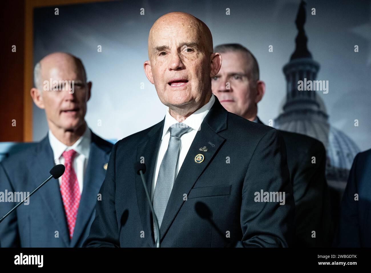 Washington, Stati Uniti. 10 gennaio 2024. Il Rappresentante degli Stati Uniti Keith Self (R-TX) parla a una conferenza stampa sul confine meridionale e sui finanziamenti al Campidoglio degli Stati Uniti. (Foto di Michael Brochstein/Sipa USA) credito: SIPA USA/Alamy Live News Foto Stock