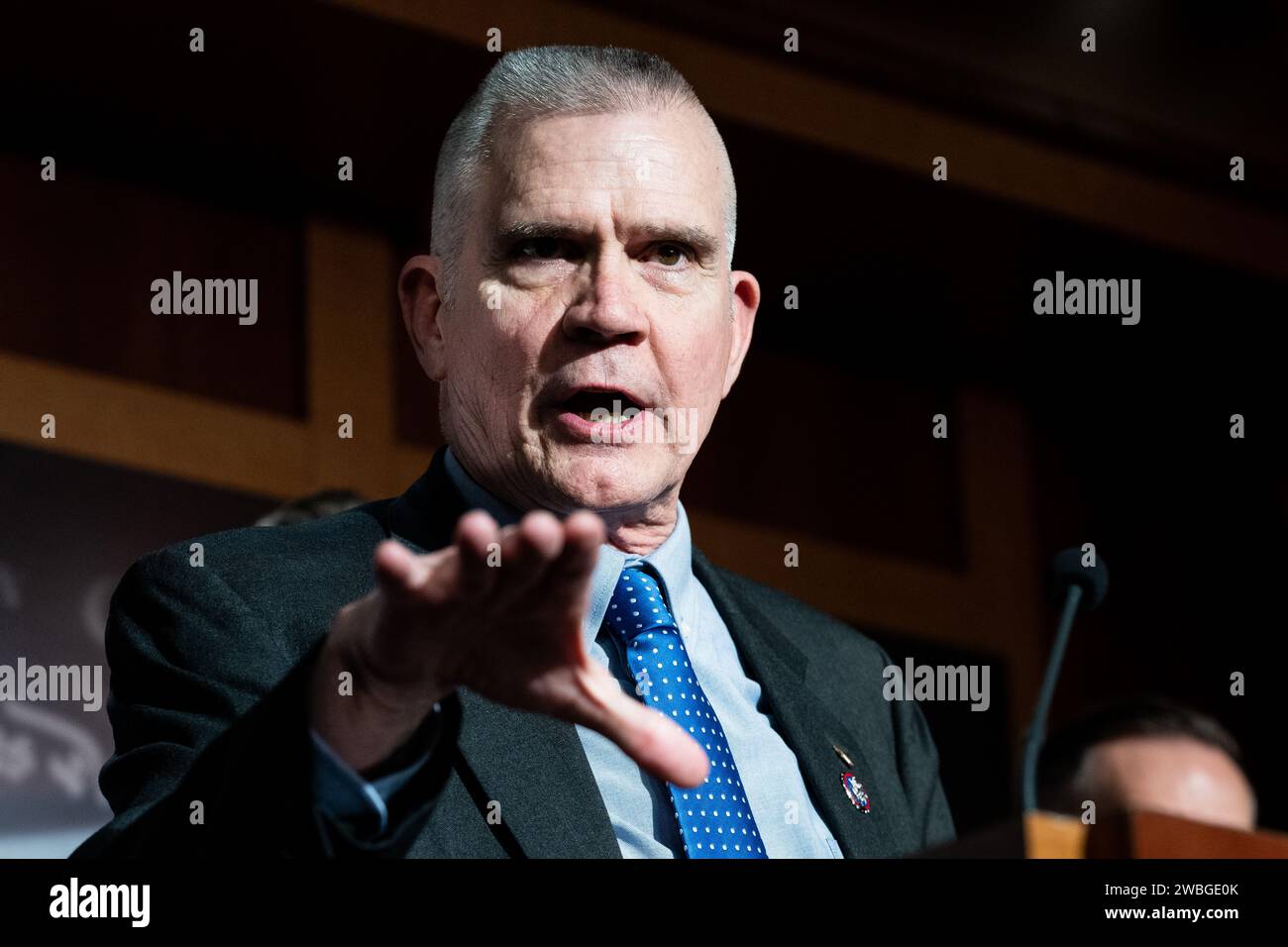 Washington, Stati Uniti. 10 gennaio 2024. Il Rappresentante degli Stati Uniti Matt Rosendale (R-MT) parla a una conferenza stampa sul confine meridionale e sui finanziamenti al Campidoglio degli Stati Uniti. (Foto di Michael Brochstein/Sipa USA) credito: SIPA USA/Alamy Live News Foto Stock