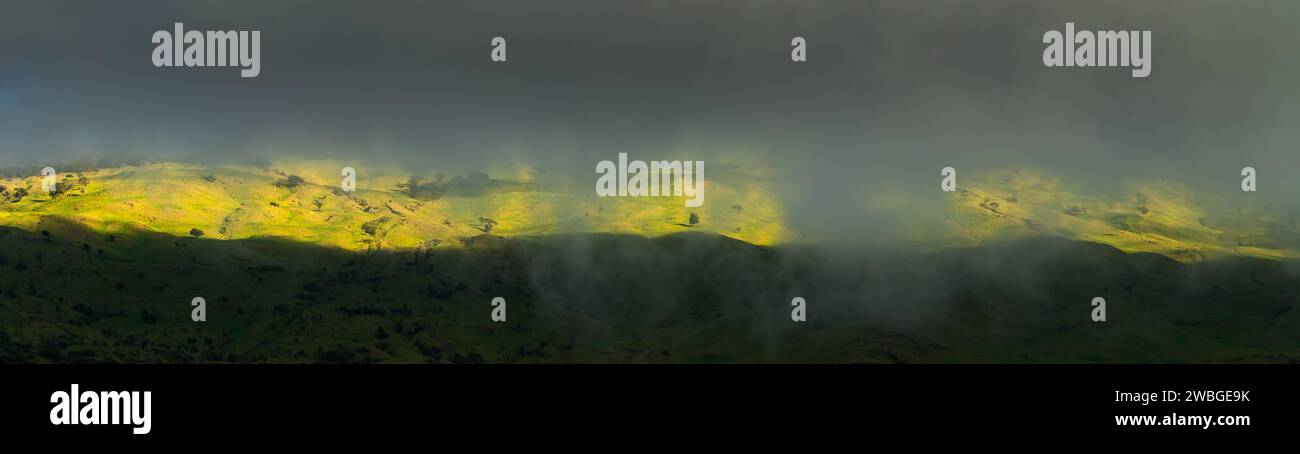 Raggi del sole sui pendii di Haleakala Foto Stock