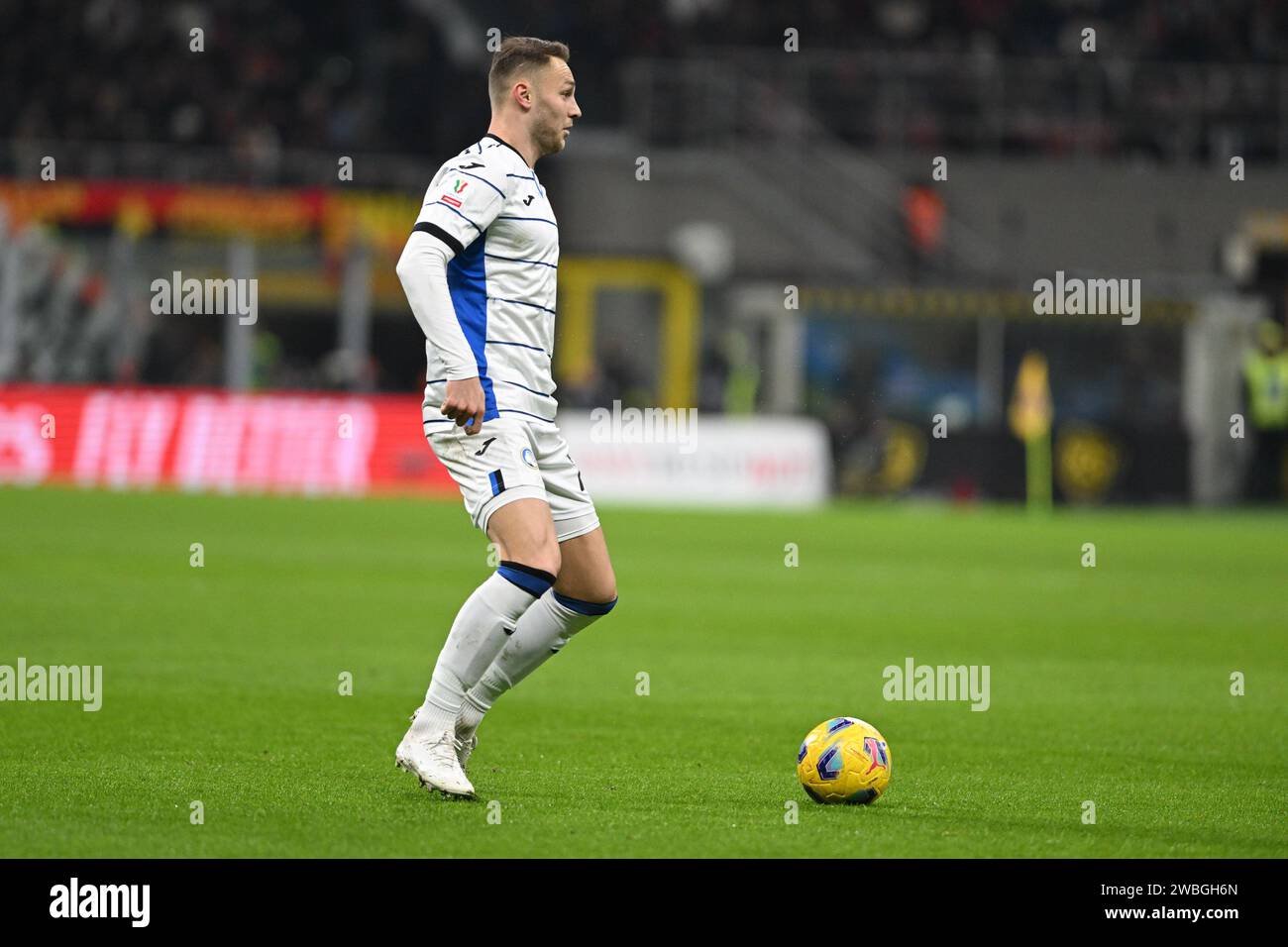 Teun Koopmeiners dell'Atalanta durante la partita di calcio dei quarti di Coppa Italia AC Milan e Atalanta BC il 10 gennaio 2023 allo stadio Giuseppe Meazza San Siro Siro di Milano. Foto Tiziano Ballabio Foto Stock