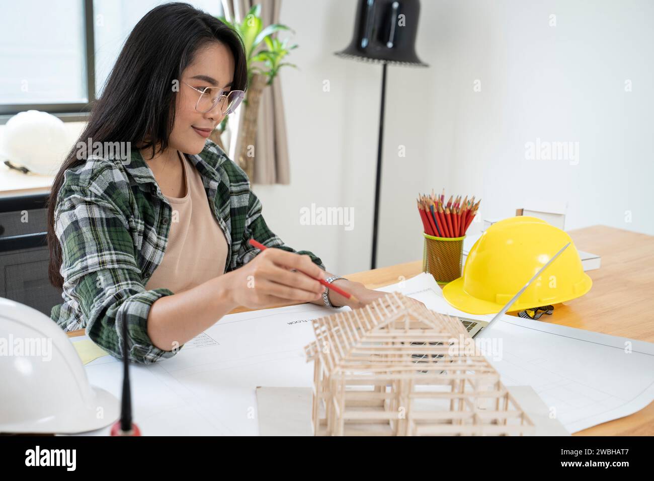 Lo studio dei giovani ingegneri. Foto Stock